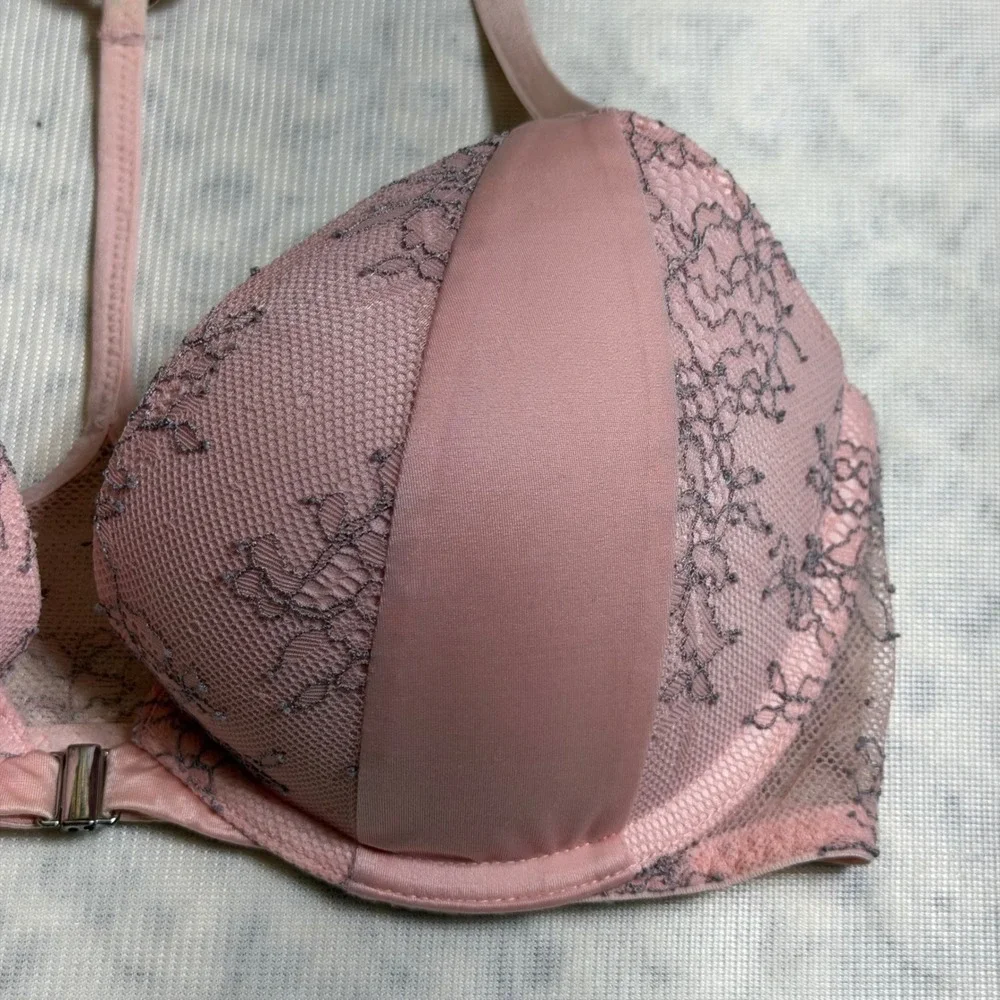 Victorias Secret Very Sexy Push-Up Bra 32D Peach  Lace Satin T-Back Racerback